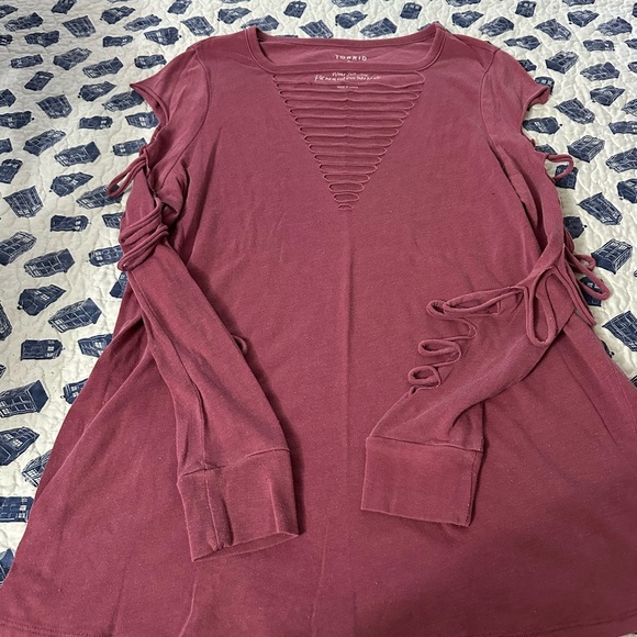 Torrid Classic Fit Burgundy Cut-Out Top - Picture 1 of 3